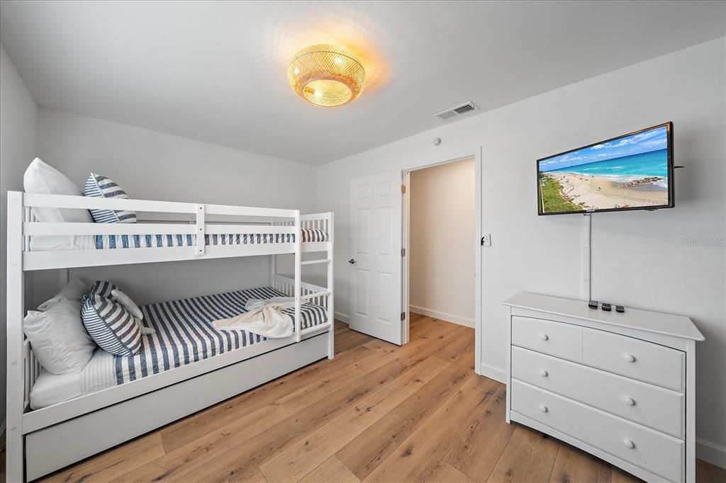 For Sale: $749,900 (5 beds, 3 baths, 2154 Square Feet)