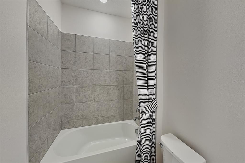 For Rent: $1,950 (3 beds, 2 baths, 1713 Square Feet)