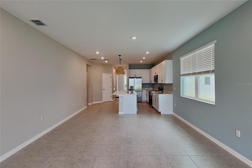 For Rent: $1,950 (3 beds, 2 baths, 1713 Square Feet)