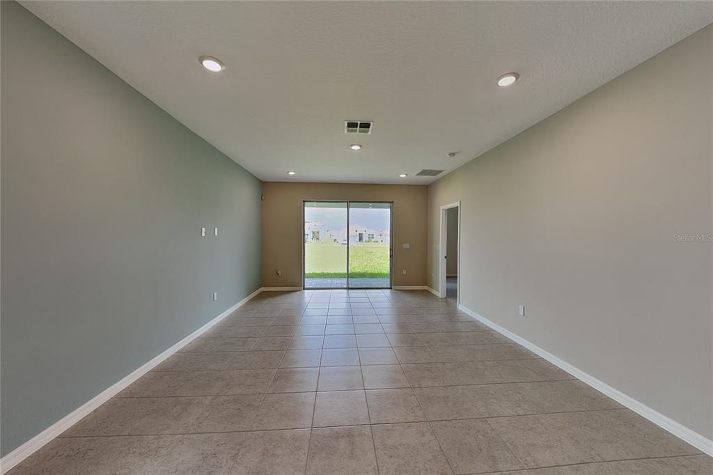 For Rent: $1,950 (3 beds, 2 baths, 1713 Square Feet)