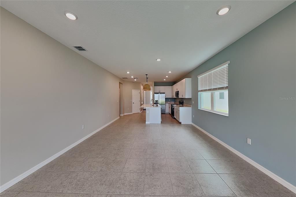 For Rent: $1,950 (3 beds, 2 baths, 1713 Square Feet)