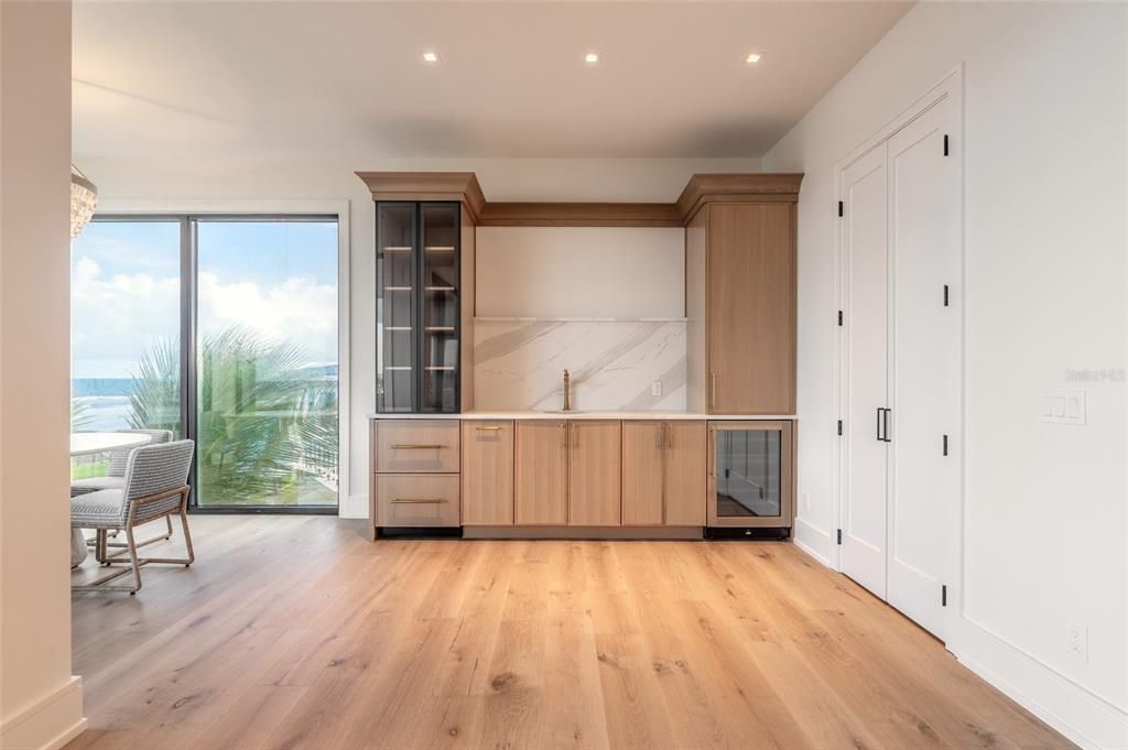For Sale: $6,750,000 (4 beds, 4 baths, 6110 Square Feet)