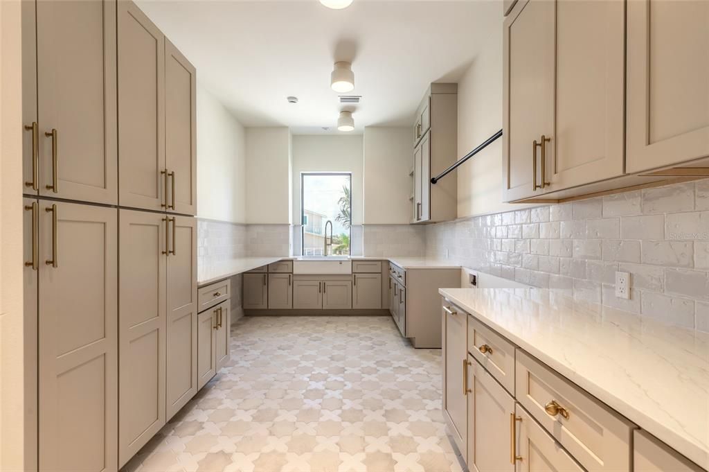 For Sale: $6,750,000 (4 beds, 4 baths, 6110 Square Feet)