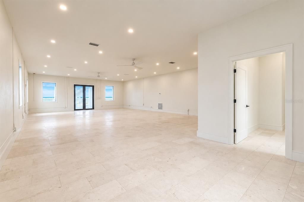 For Sale: $6,750,000 (4 beds, 4 baths, 6110 Square Feet)