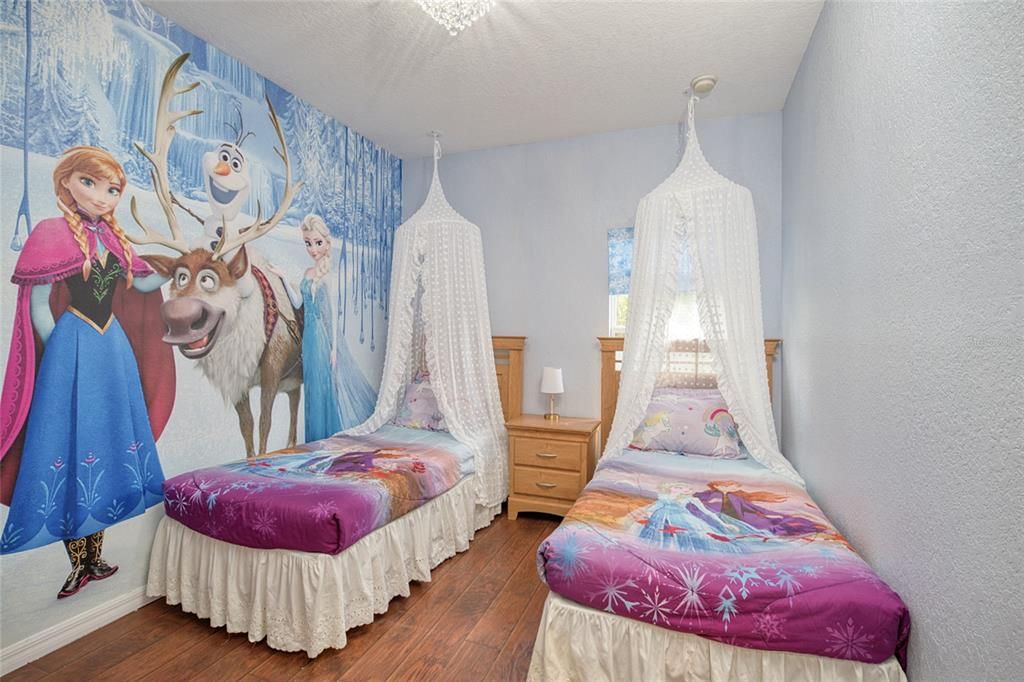For Sale: $289,000 (4 beds, 3 baths, 1512 Square Feet)