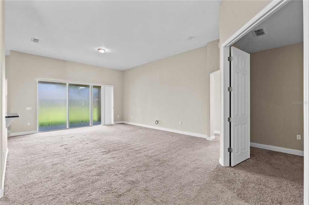 For Sale: $360,000 (3 beds, 3 baths, 2746 Square Feet)