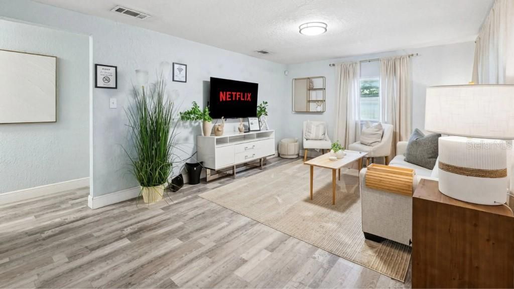 For Sale: $285,000 (3 beds, 2 baths, 1196 Square Feet)