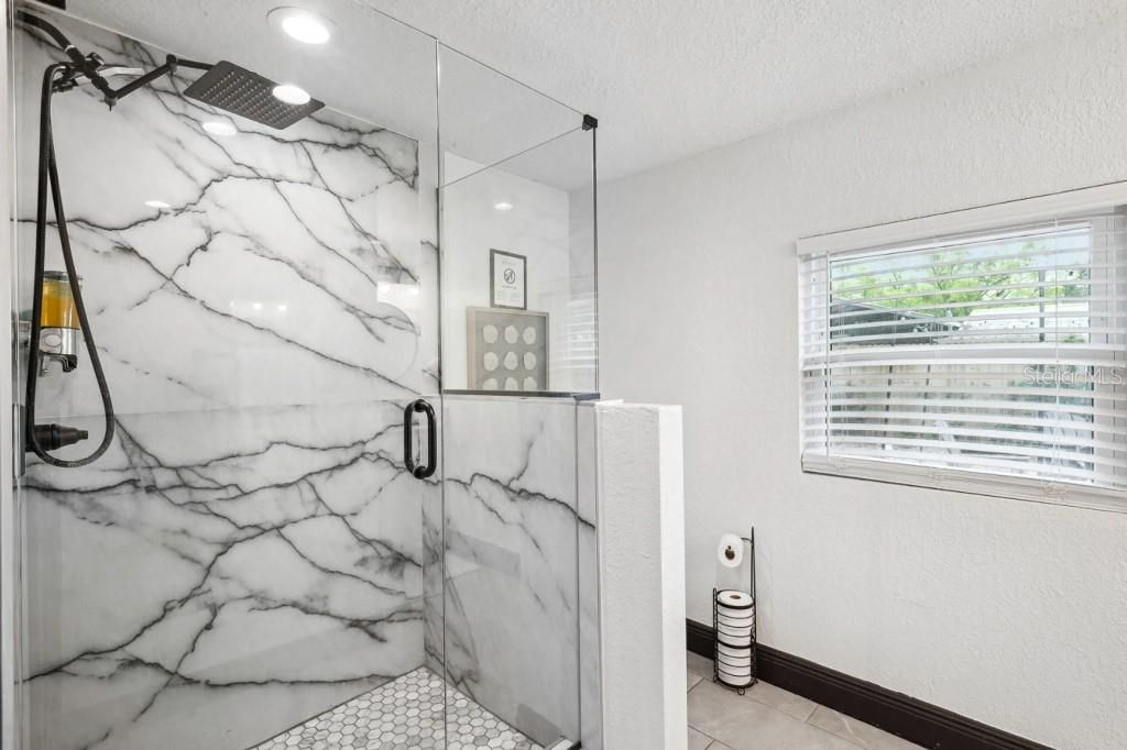 For Sale: $285,000 (3 beds, 2 baths, 1196 Square Feet)
