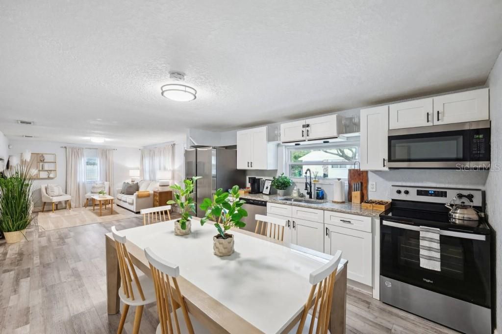 For Sale: $285,000 (3 beds, 2 baths, 1196 Square Feet)