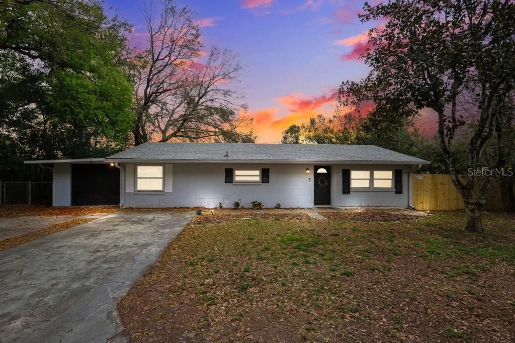 For Sale: $285,000 (3 beds, 2 baths, 1196 Square Feet)