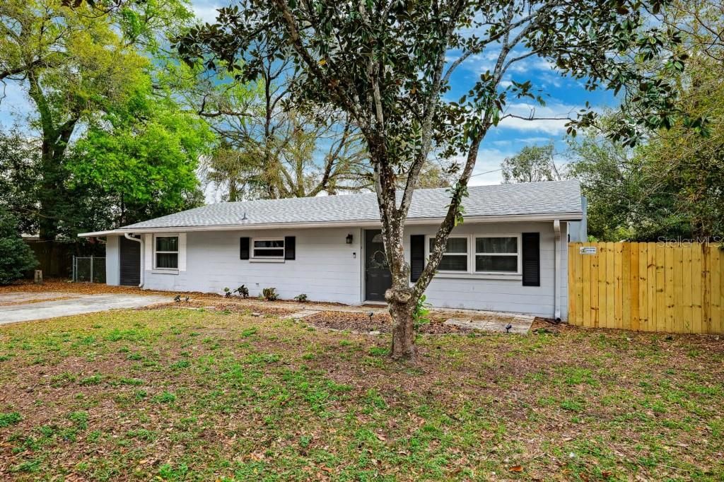 For Sale: $285,000 (3 beds, 2 baths, 1196 Square Feet)
