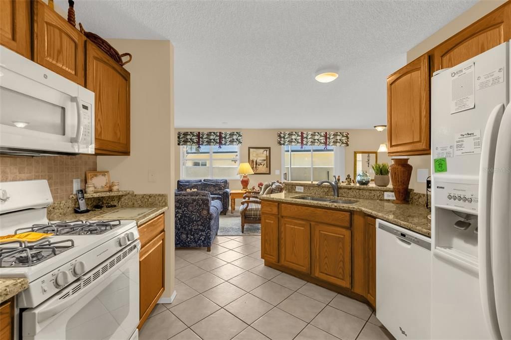 For Sale: $275,000 (2 beds, 2 baths, 1143 Square Feet)