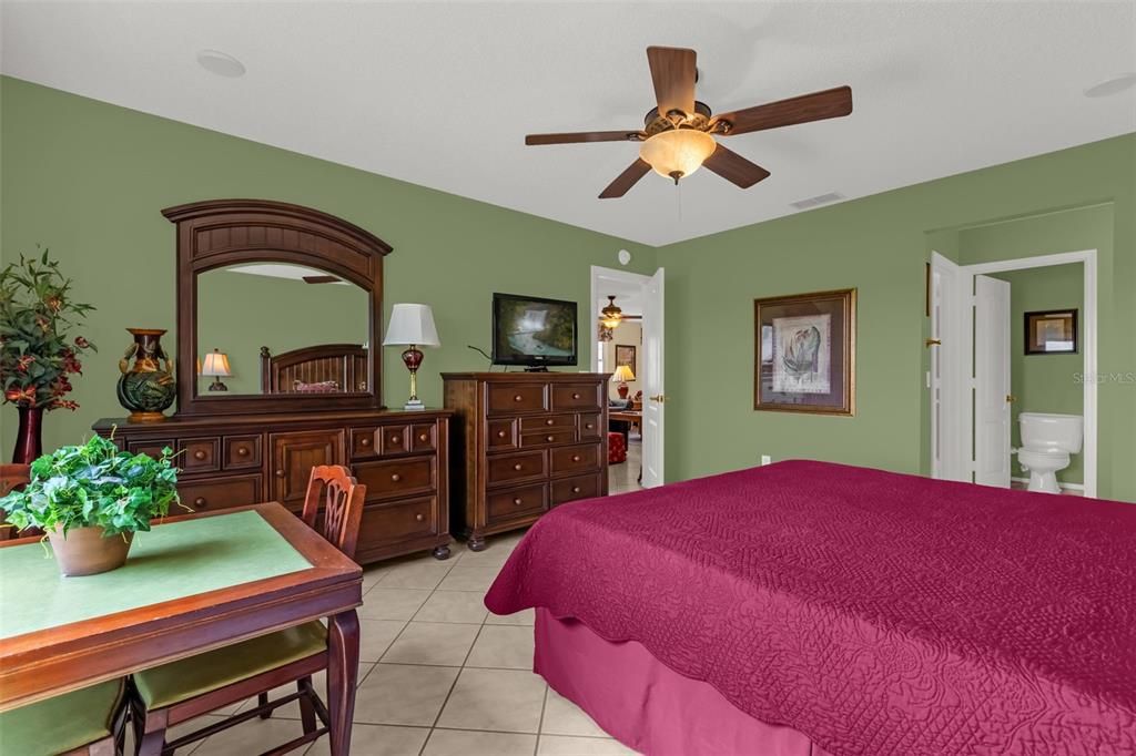 For Sale: $275,000 (2 beds, 2 baths, 1143 Square Feet)