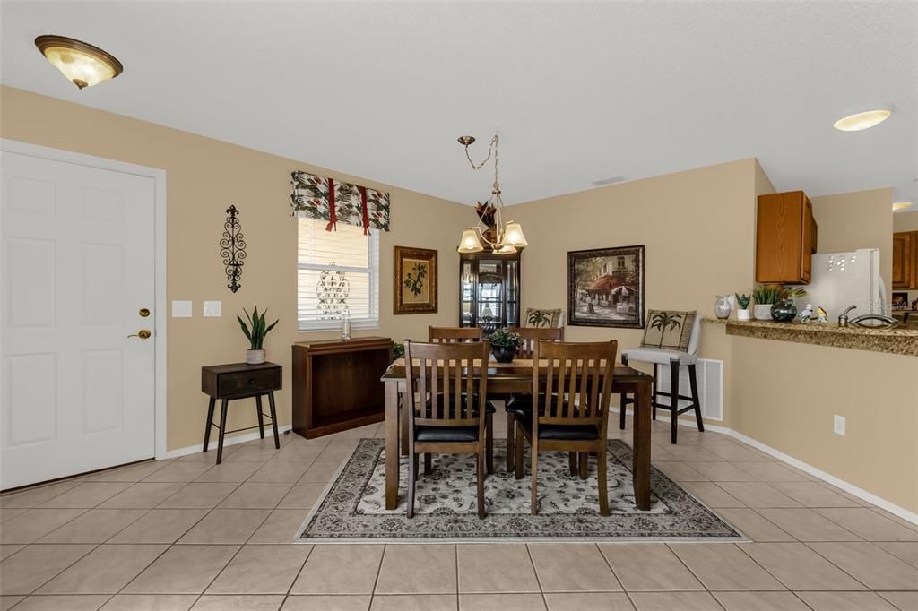 For Sale: $275,000 (2 beds, 2 baths, 1143 Square Feet)