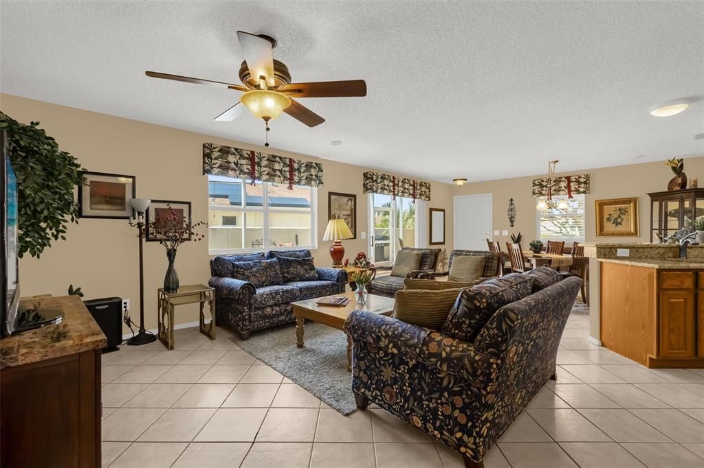 For Sale: $275,000 (2 beds, 2 baths, 1143 Square Feet)