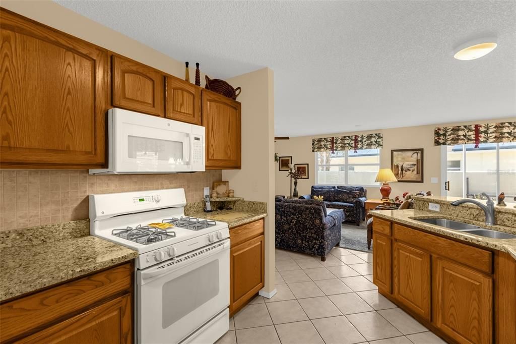 For Sale: $275,000 (2 beds, 2 baths, 1143 Square Feet)