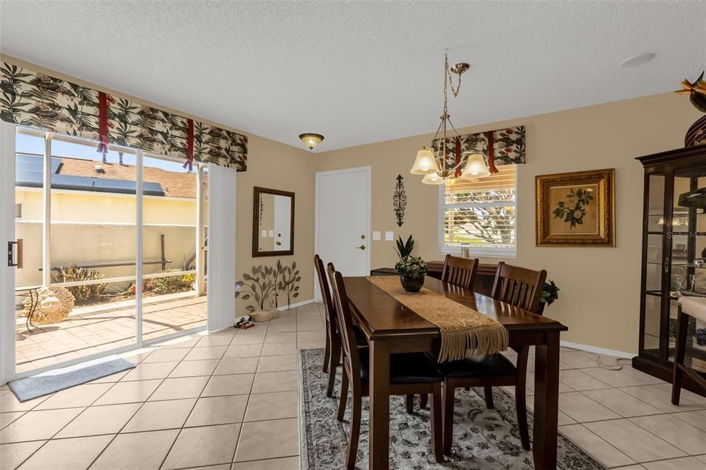 For Sale: $275,000 (2 beds, 2 baths, 1143 Square Feet)