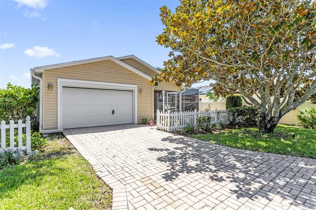 For Sale: $275,000 (2 beds, 2 baths, 1143 Square Feet)