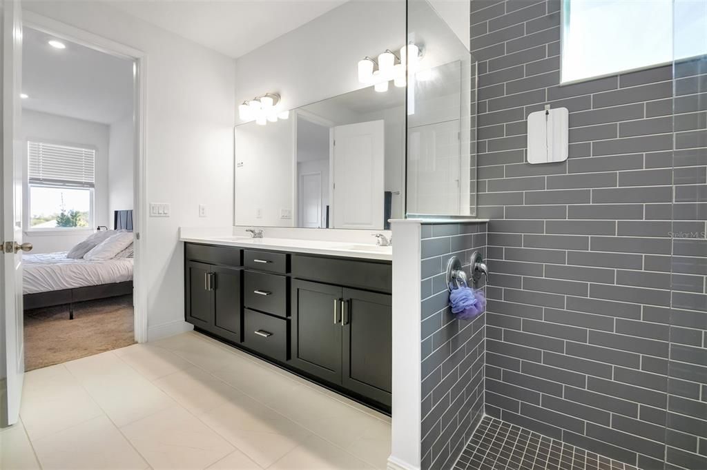 En Venta: $697,000 (5 camas, 3 baños, 3167 Pies cuadrados)