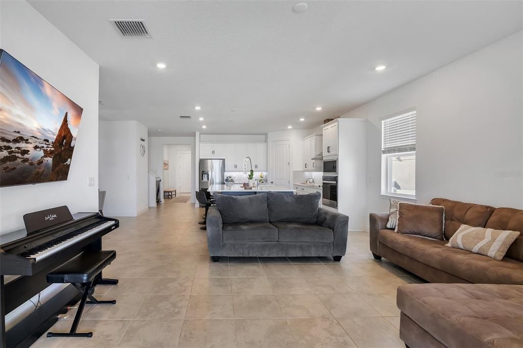 En Venta: $697,000 (5 camas, 3 baños, 3167 Pies cuadrados)