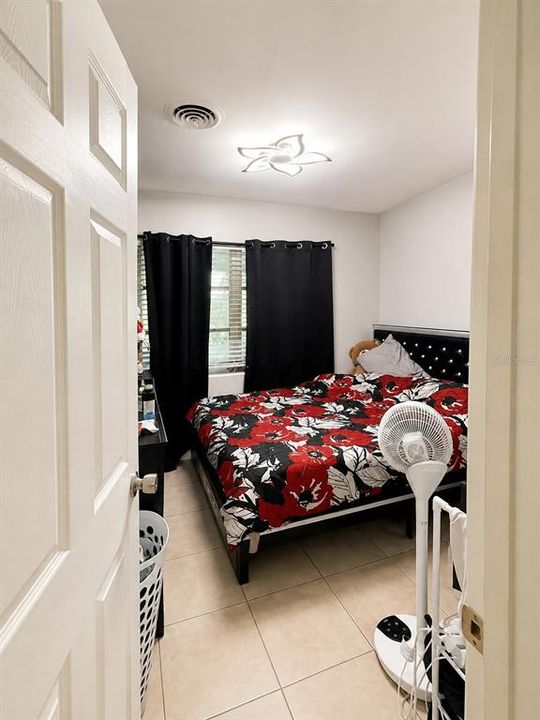 For Sale: $300,000 (3 beds, 2 baths, 1432 Square Feet)