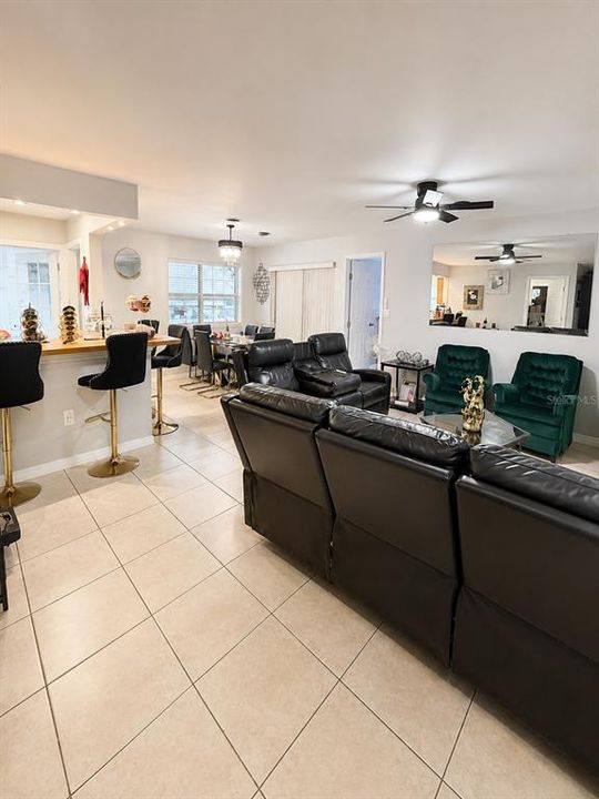 For Sale: $300,000 (3 beds, 2 baths, 1432 Square Feet)