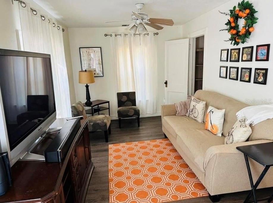For Sale: $374,900 (2 beds, 1 baths, 736 Square Feet)