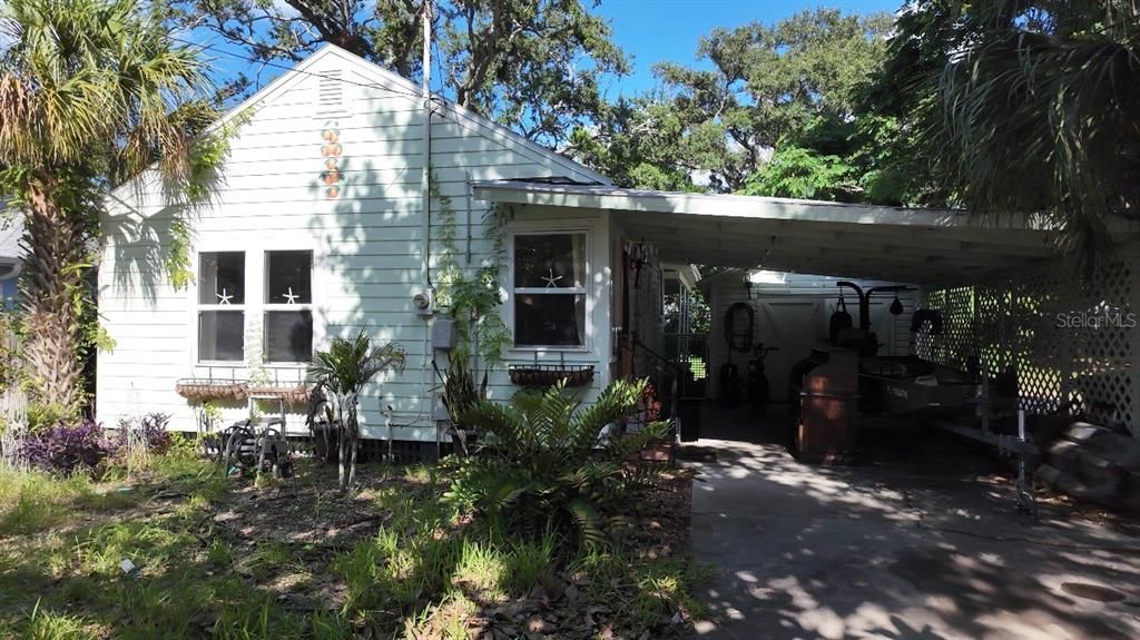 For Sale: $374,900 (2 beds, 1 baths, 736 Square Feet)
