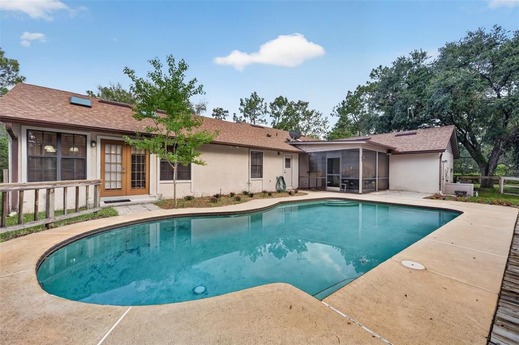 For Sale: $875,000 (3 beds, 2 baths, 2202 Square Feet)
