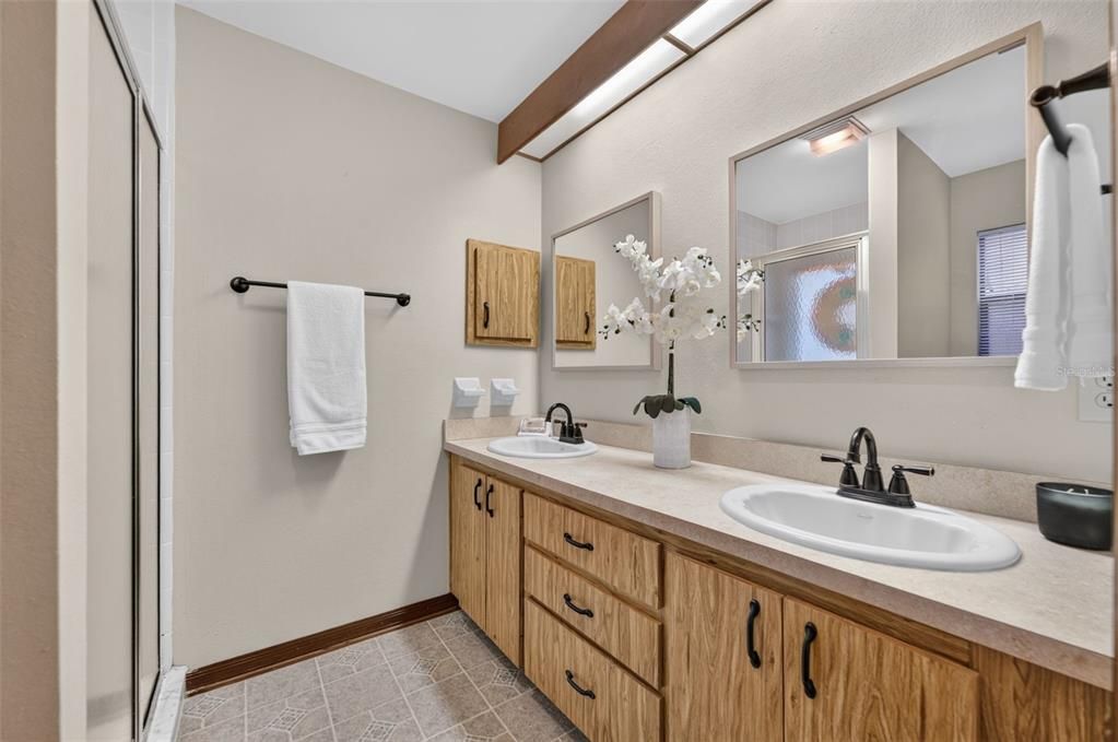 For Sale: $875,000 (3 beds, 2 baths, 2202 Square Feet)