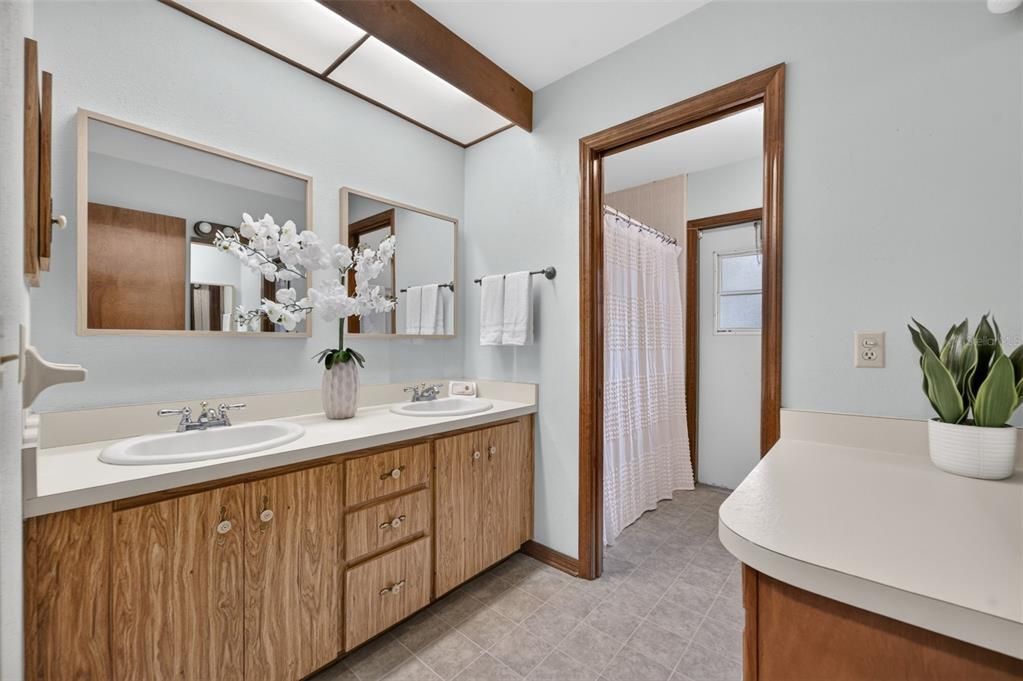 For Sale: $875,000 (3 beds, 2 baths, 2202 Square Feet)