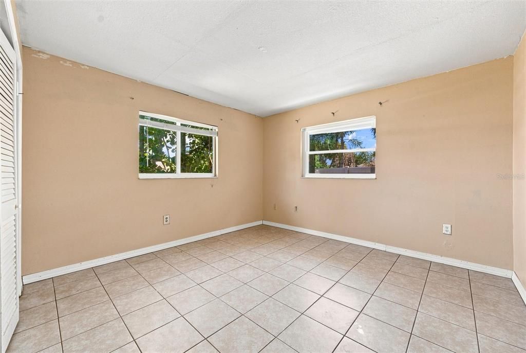 For Sale: $360,000 (4 beds, 3 baths, 2512 Square Feet)