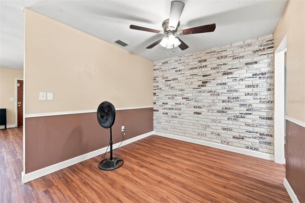 For Sale: $360,000 (4 beds, 3 baths, 2512 Square Feet)