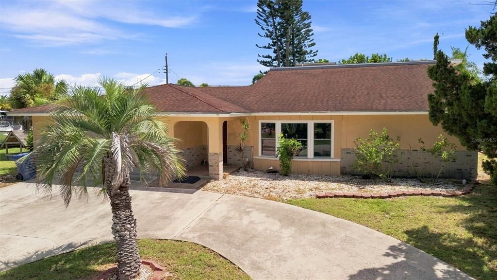 For Sale: $360,000 (4 beds, 3 baths, 2512 Square Feet)