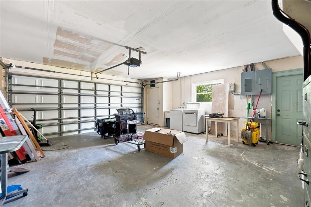 For Sale: $360,000 (4 beds, 3 baths, 2512 Square Feet)