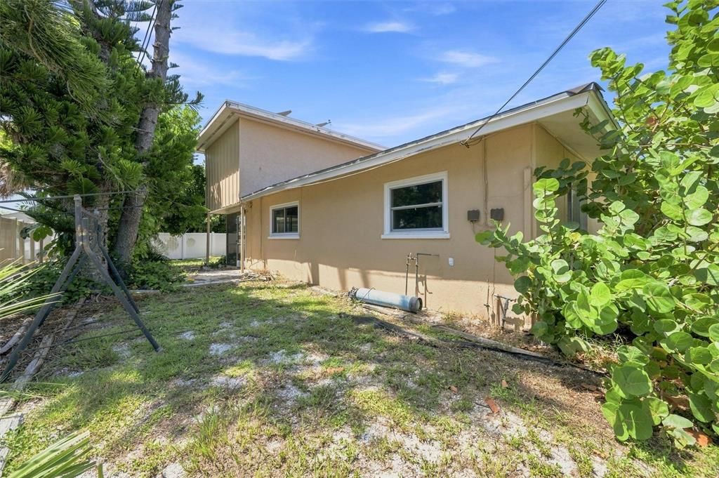 For Sale: $360,000 (4 beds, 3 baths, 2512 Square Feet)