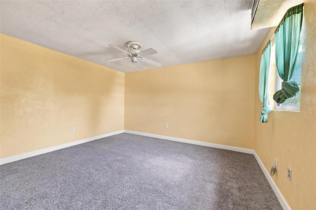 For Sale: $360,000 (4 beds, 3 baths, 2512 Square Feet)