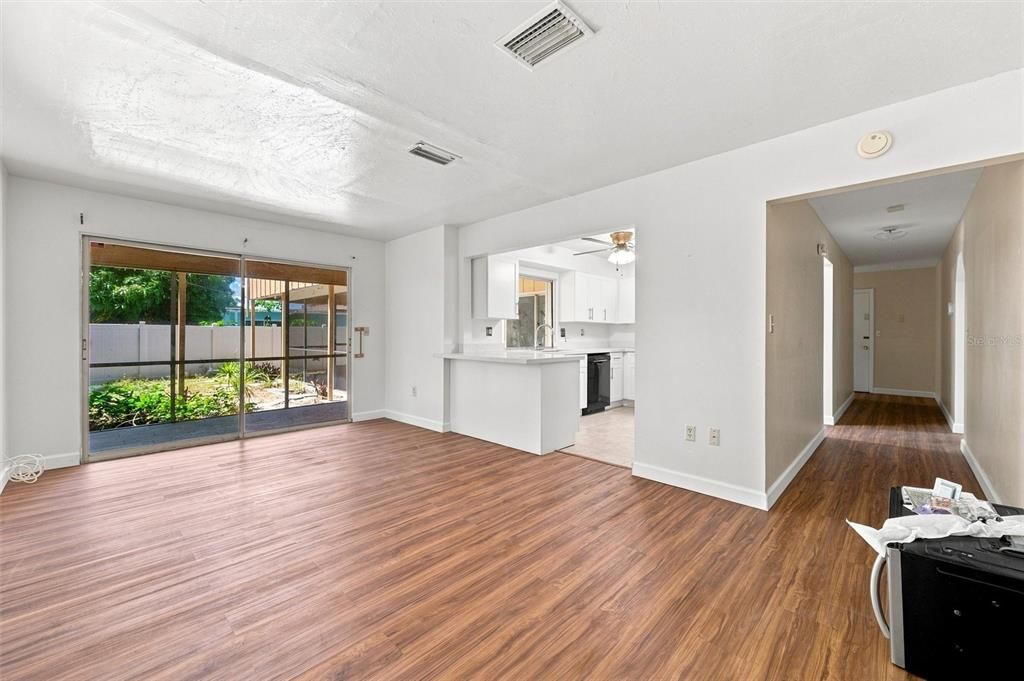 For Sale: $360,000 (4 beds, 3 baths, 2512 Square Feet)