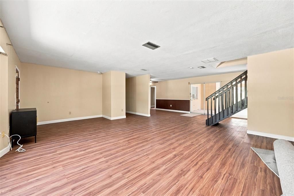 For Sale: $360,000 (4 beds, 3 baths, 2512 Square Feet)
