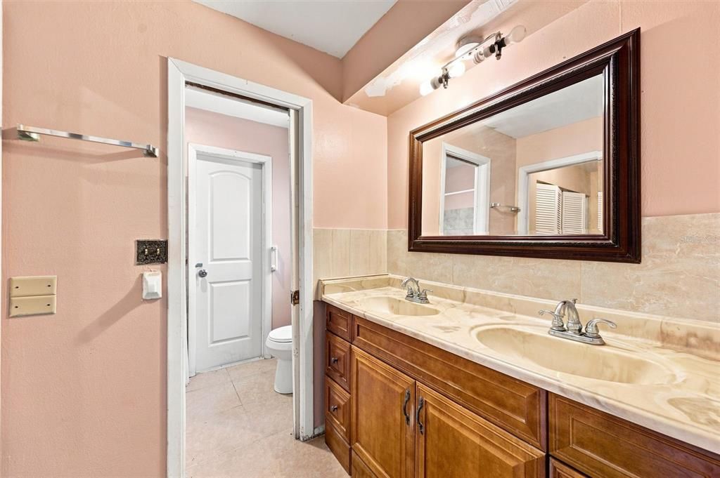 For Sale: $360,000 (4 beds, 3 baths, 2512 Square Feet)