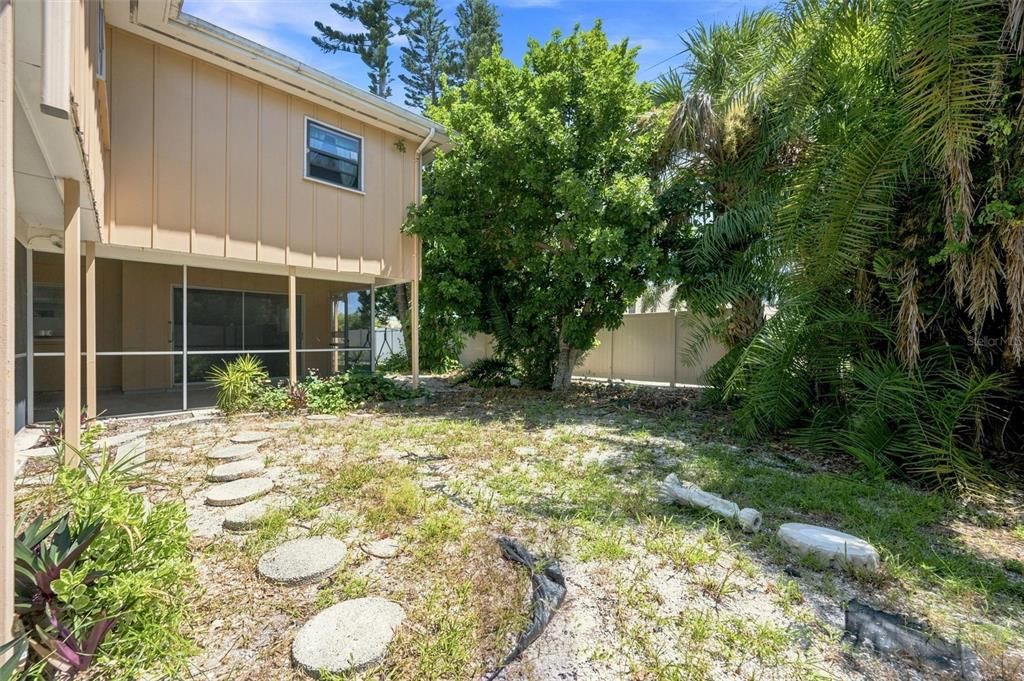 For Sale: $360,000 (4 beds, 3 baths, 2512 Square Feet)