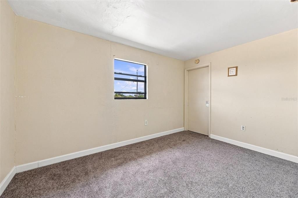 For Sale: $360,000 (4 beds, 3 baths, 2512 Square Feet)
