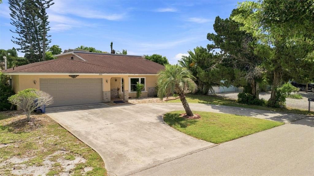For Sale: $360,000 (4 beds, 3 baths, 2512 Square Feet)