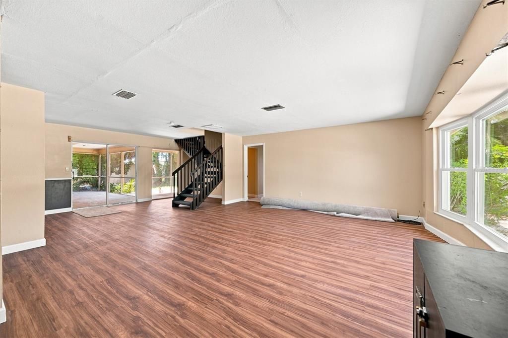 For Sale: $360,000 (4 beds, 3 baths, 2512 Square Feet)