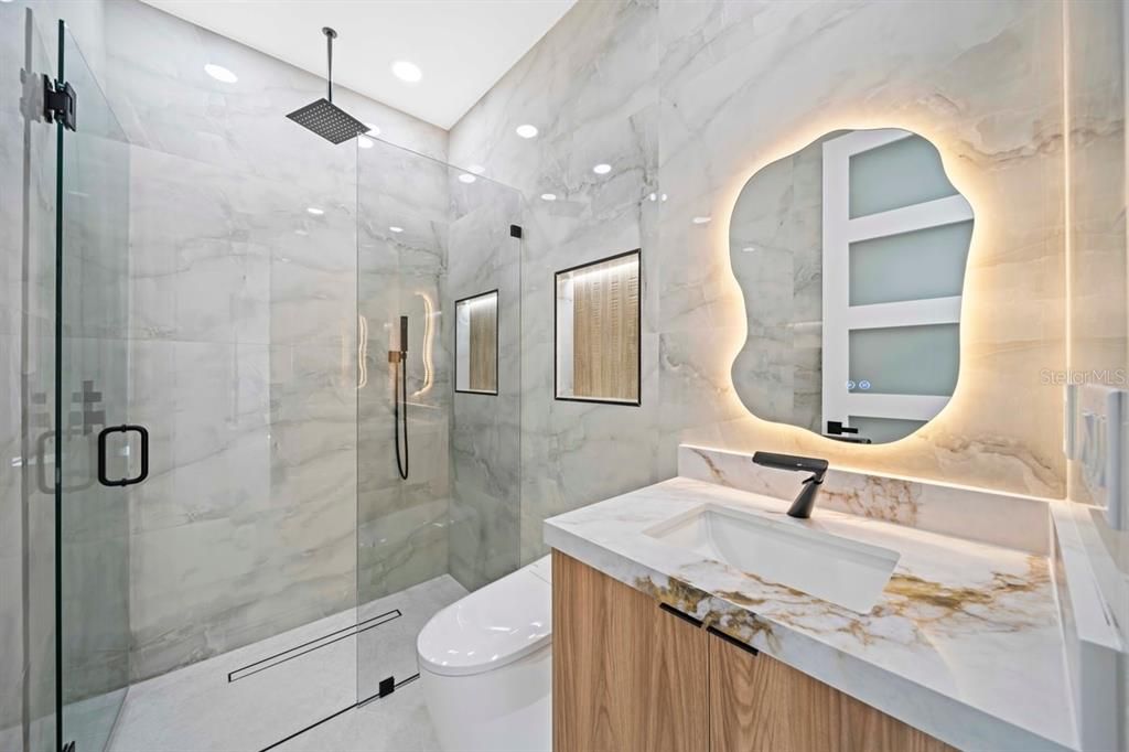 For Sale: $385,000 (4 beds, 3 baths, 1758 Square Feet)