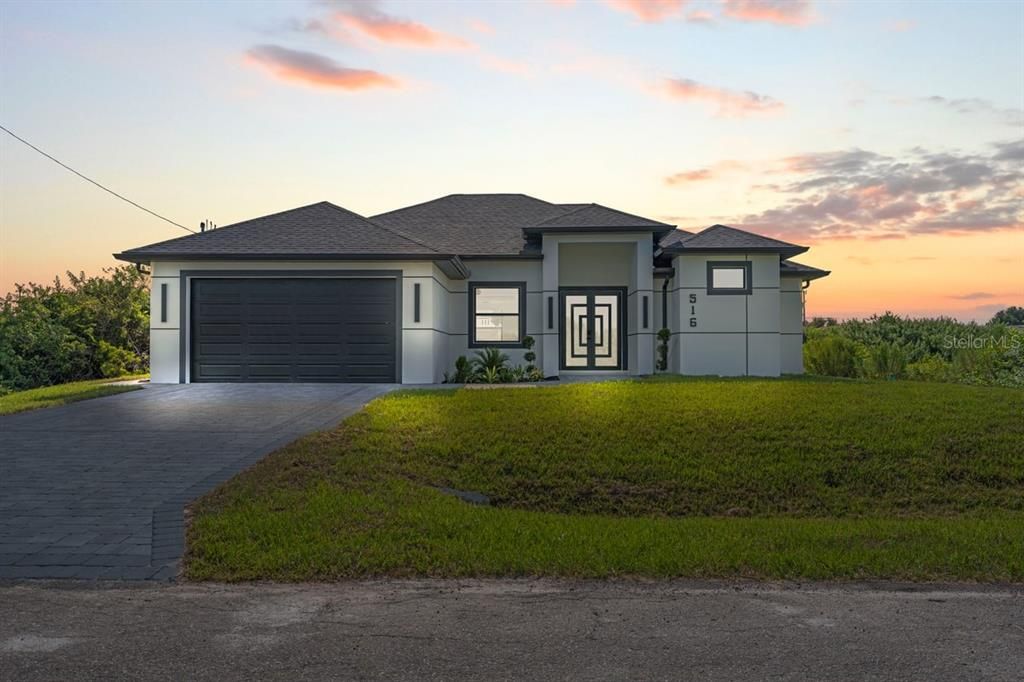 For Sale: $385,000 (4 beds, 3 baths, 1758 Square Feet)