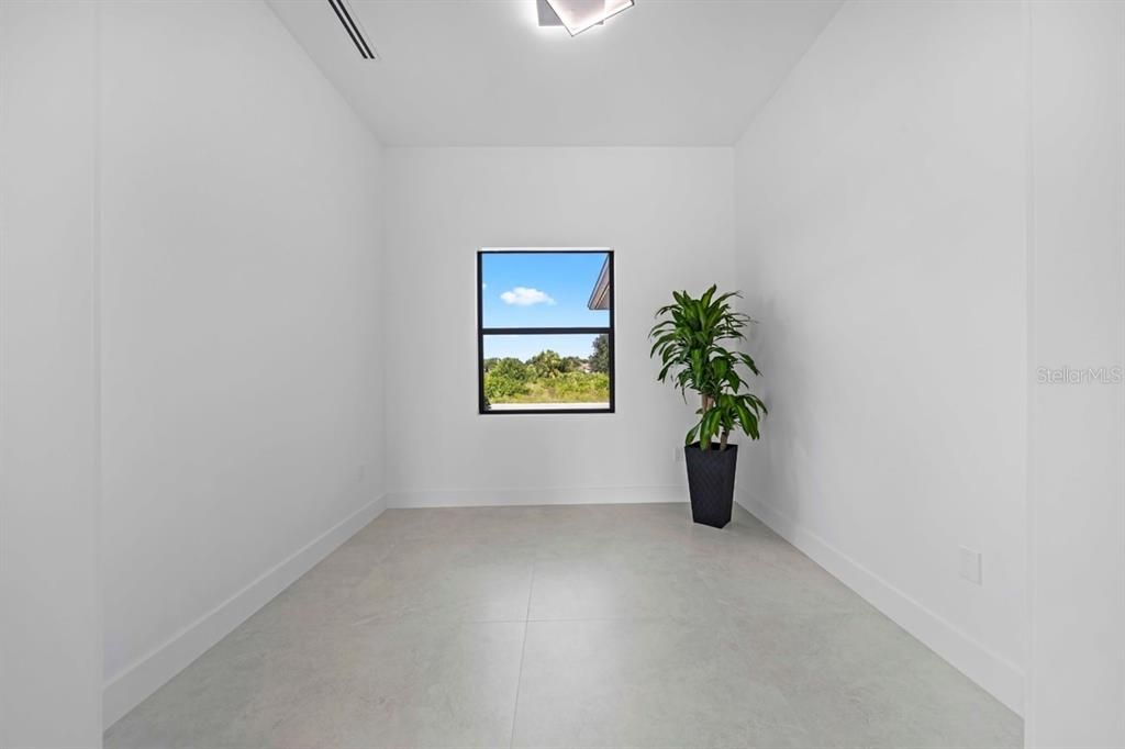 For Sale: $385,000 (4 beds, 3 baths, 1758 Square Feet)