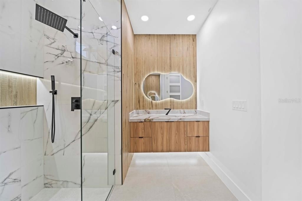 For Sale: $385,000 (4 beds, 3 baths, 1758 Square Feet)
