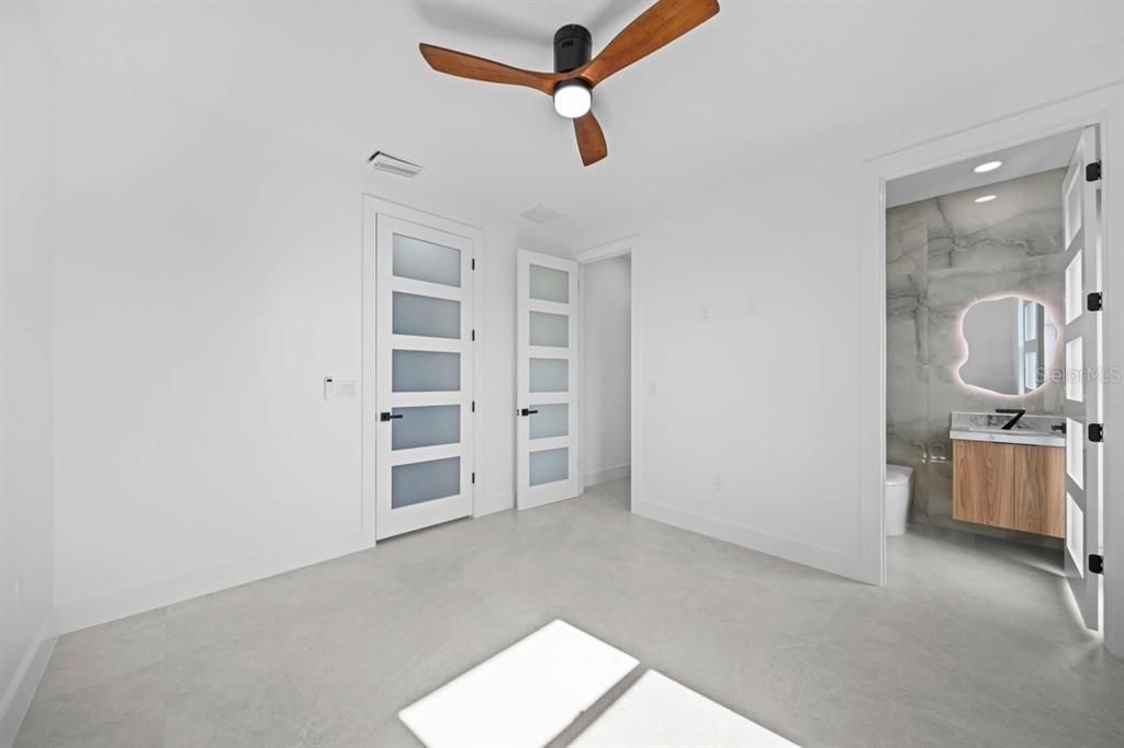 For Sale: $385,000 (4 beds, 3 baths, 1758 Square Feet)