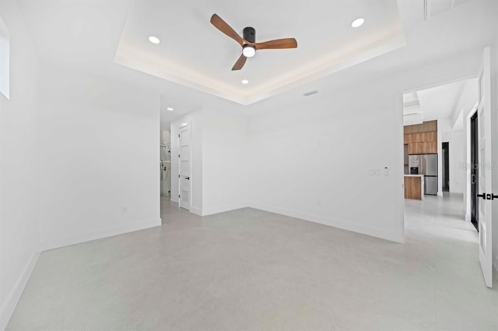 For Sale: $385,000 (4 beds, 3 baths, 1758 Square Feet)